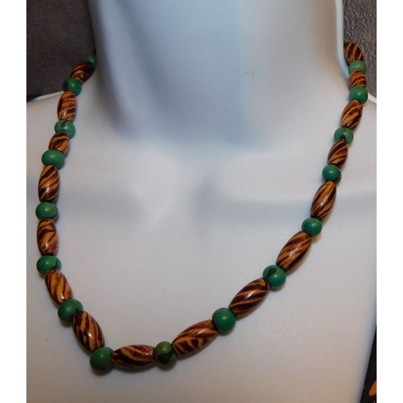 Men's Wooden Necklace - Picture 4 of 4